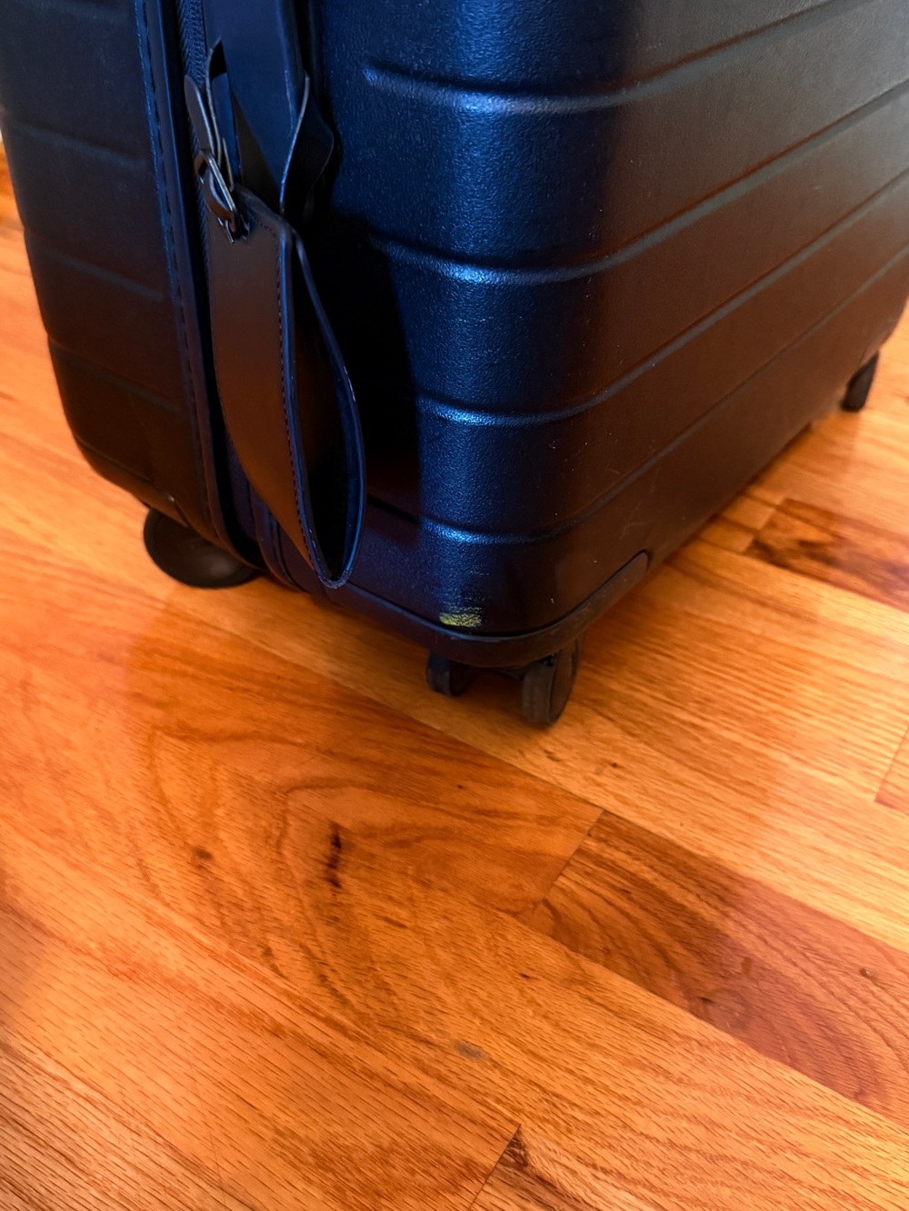 Away The Bigger Carry on Luggage - Picture 13 of 14